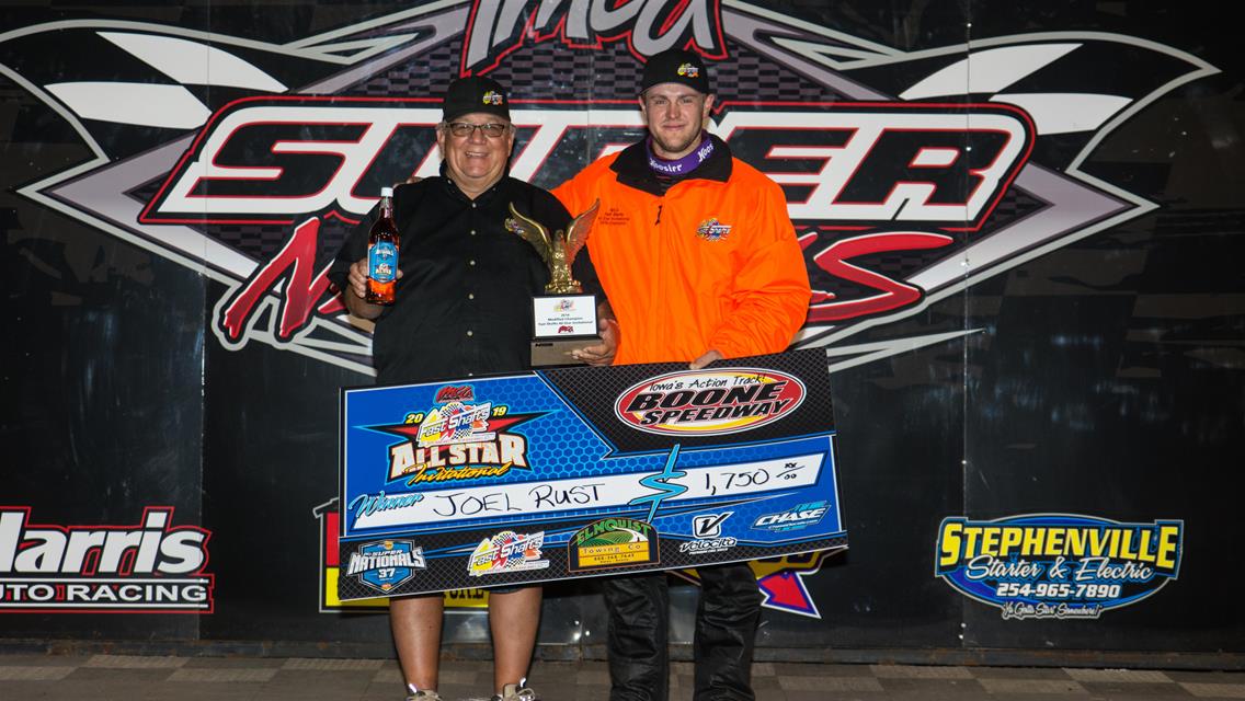 Joel Rust topped the Fast Shafts All-Star Invitational, leading all 30 laps of the Modified feature during the Friday night program at the IMCA Speedway Motors Super Nationals fueled by Casey’s. (Photo by Nick Woolley)