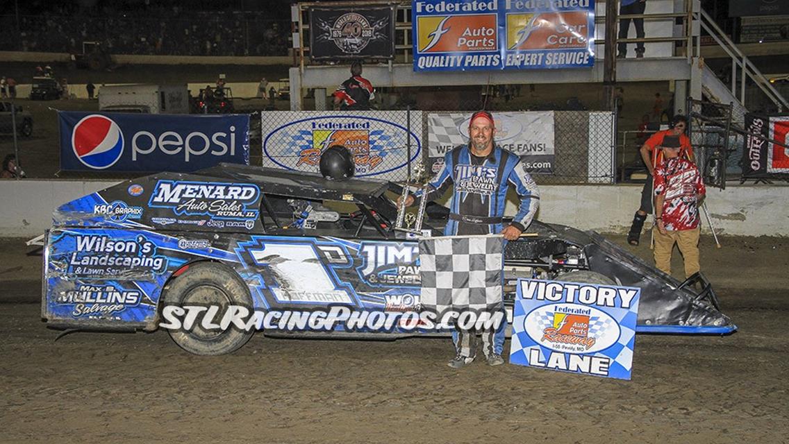 Dean Hoffman captures UMP Modified win at Federated Auto Parts Raceway at I-55