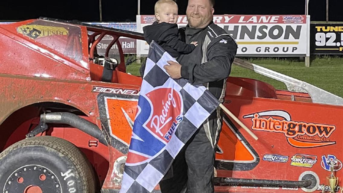 Billy Dunn Returns To Dominant Form Celebrating His 100th Modified Win At Can-Am