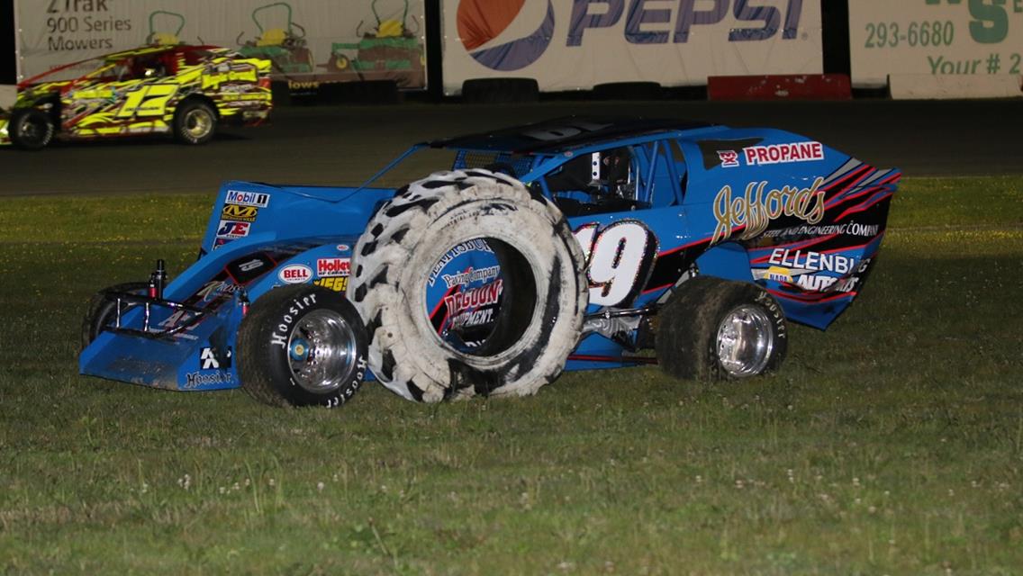 Durgan, Branham Avoid Wrecks for Airborne Modified Wins