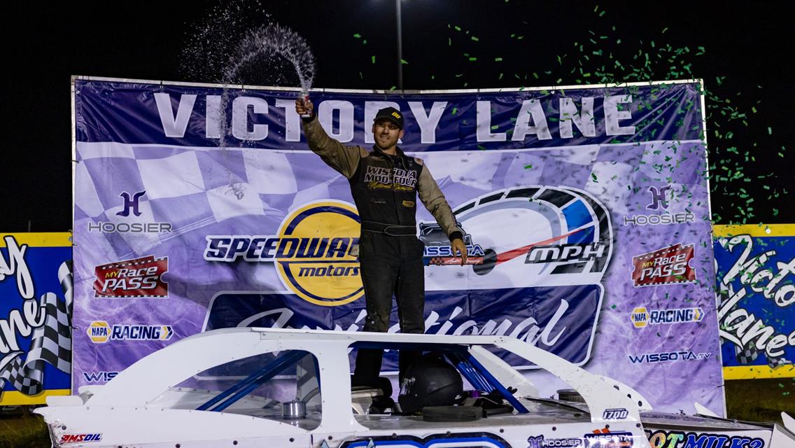 Keith Thell survives late restarts for MPH Invitational Mod Four victory