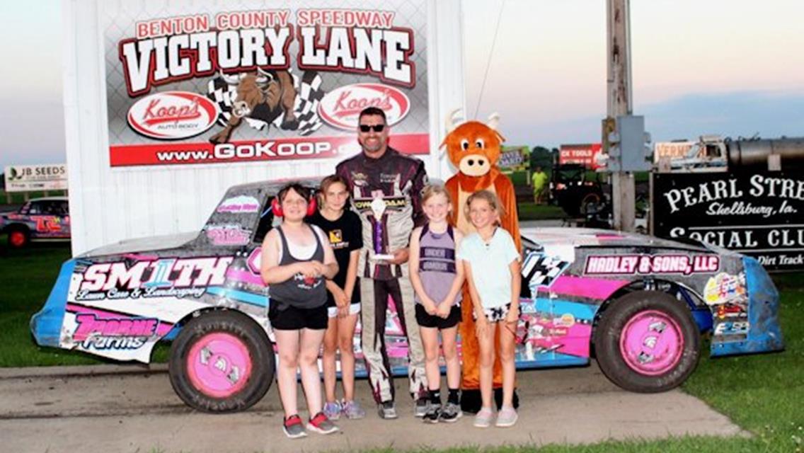 Chipp races to IMCA Modified checkers at Benton County Speedway