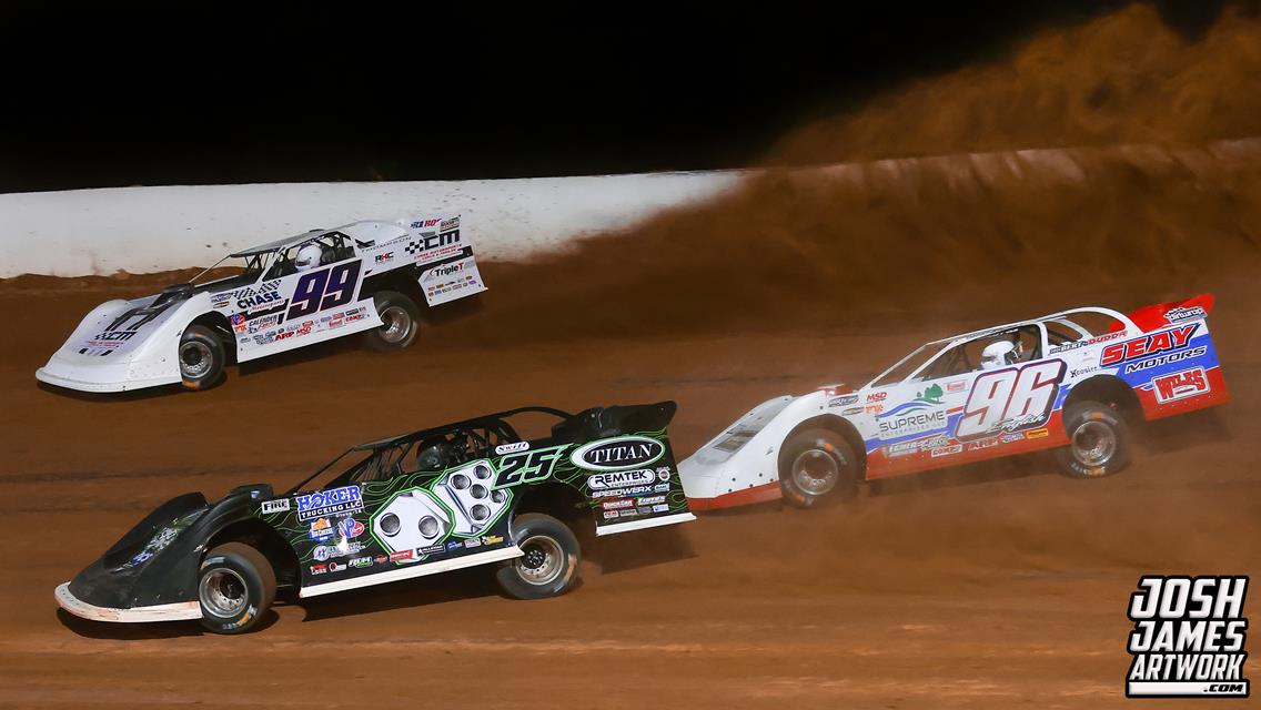 The dirt was flying as the DIRTcar Summer Nationals returns to Paducah!