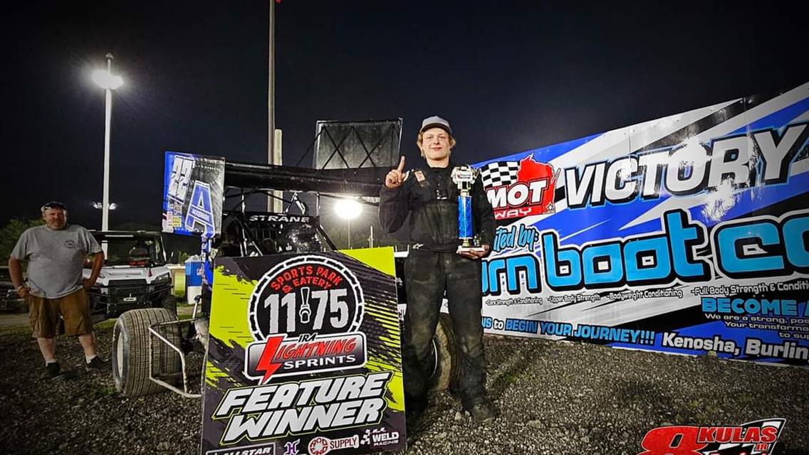 Strane earns clean sweep and stays perfect with 5 wins after besting field at Wilmot