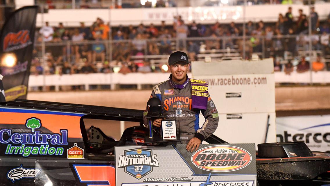 D.J. Shannon led a California sweep of the top three places in Thursday’s first Modified qualifying feature at the IMCA Speedway Motors Super Nationals fueled by Casey’s. (Photo by Tom Macht, www.photofinishphotos.com)