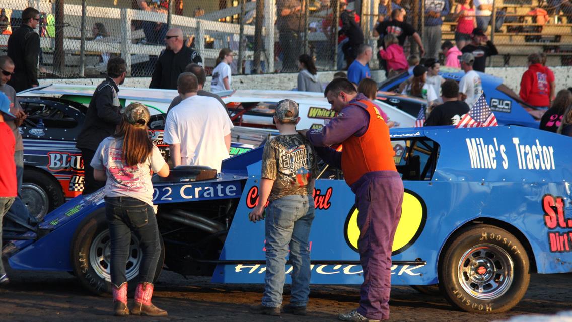 Macon Speedway Fans To Meet Drivers During Special Autograph Session Saturday