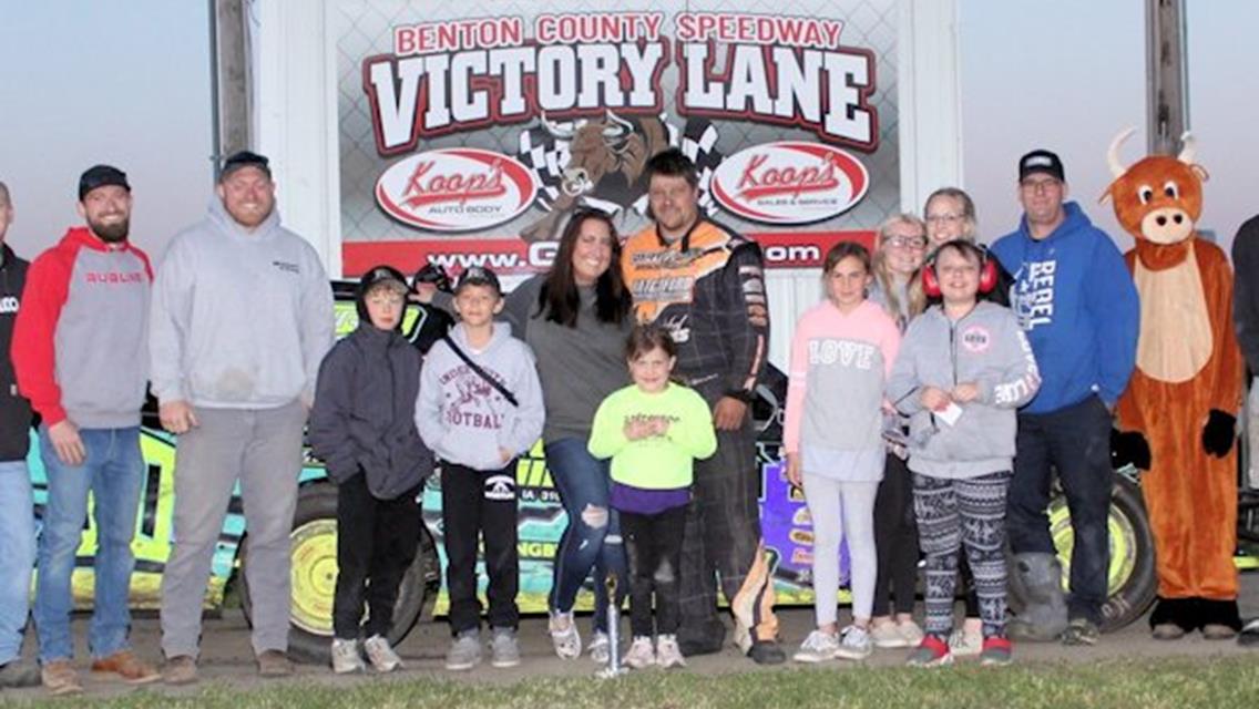 Steenbergen holds on for $1,000 IMCA Stock Car payday at Benton County Speedway