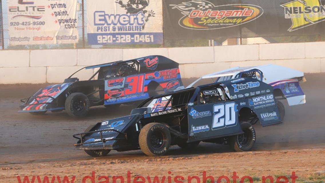 Rookie Cole Czarneski races to his first IMCA Modified win