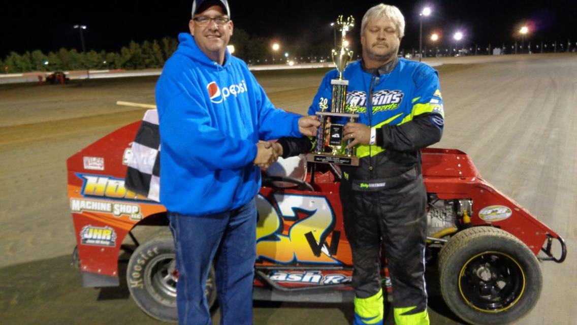 BOBBY WATKINS SHAKES DOWN NASH&#39;S CAR WITH A WIN IN MOD LITES