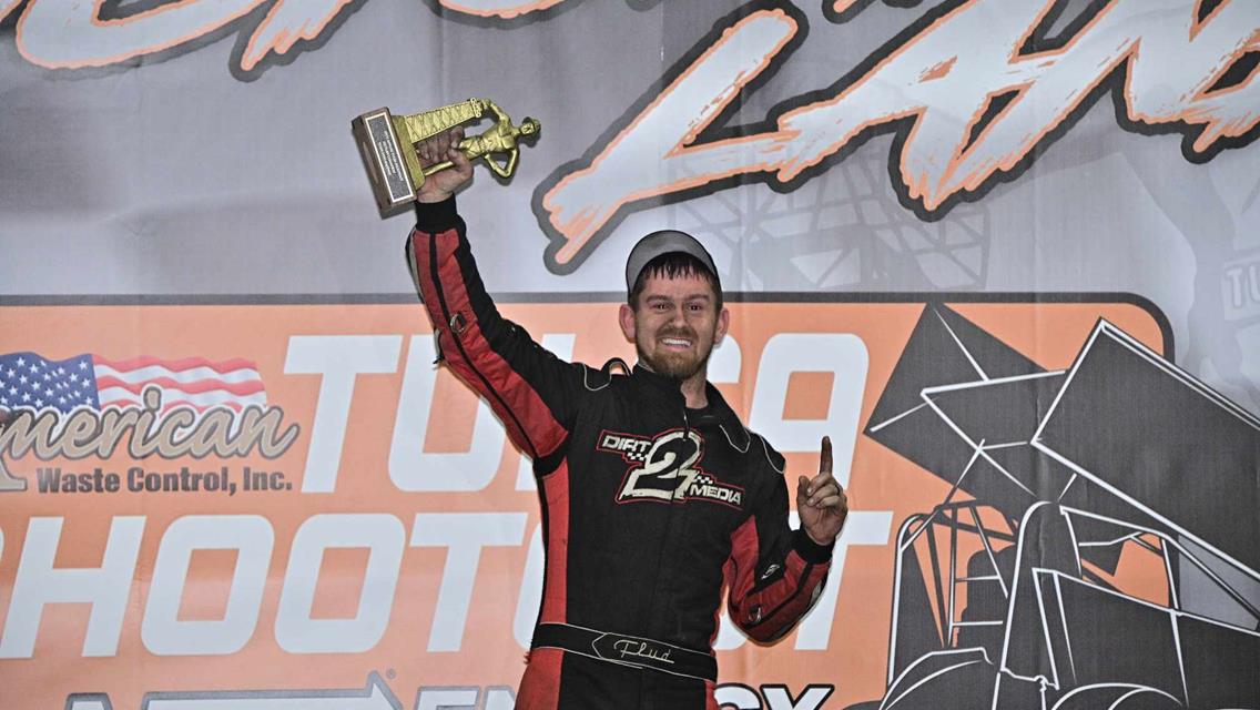 Frank Flud Gets One For The Thumb In A Wild Tulsa Shootout Stock Non-Wing A-Feature