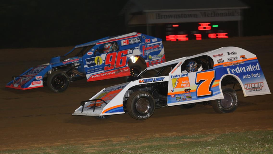 Hoffman (7) racing with Mike McKinney (96M) at Brownstown (Terry Page Photo, 2020)