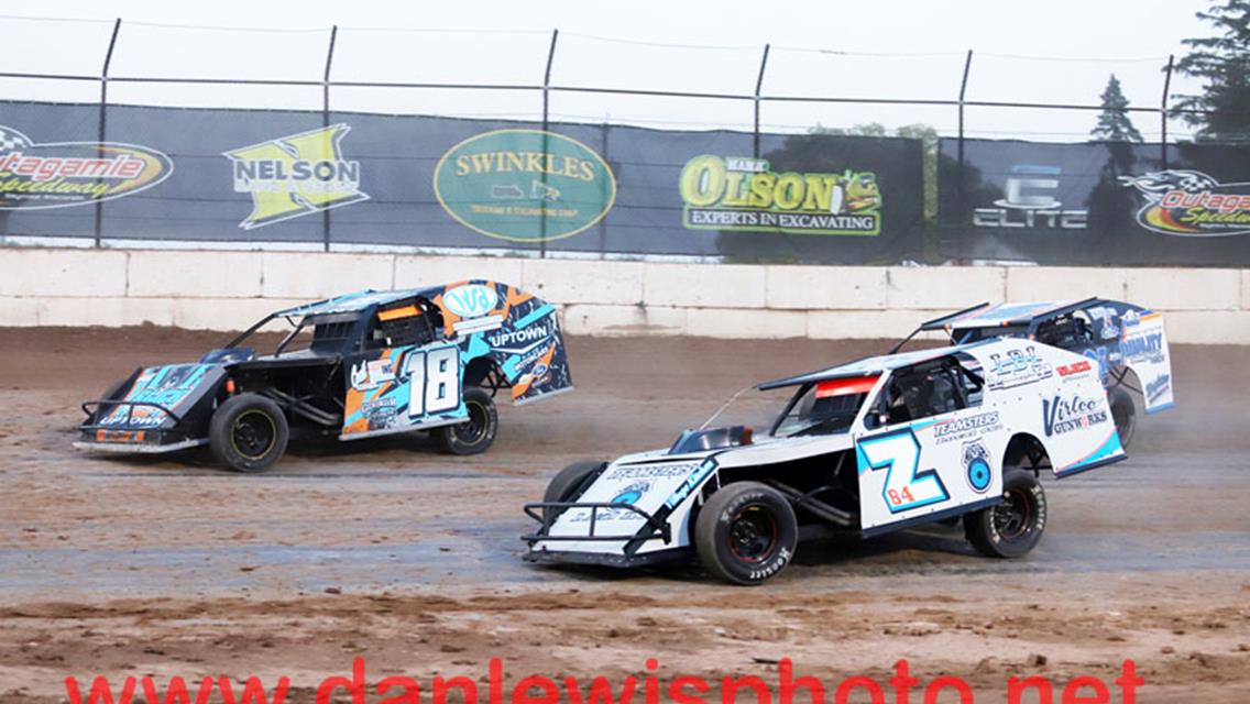 MIKE MULLEN FLIES TO OUTAGAMIE LATE MODEL WIN