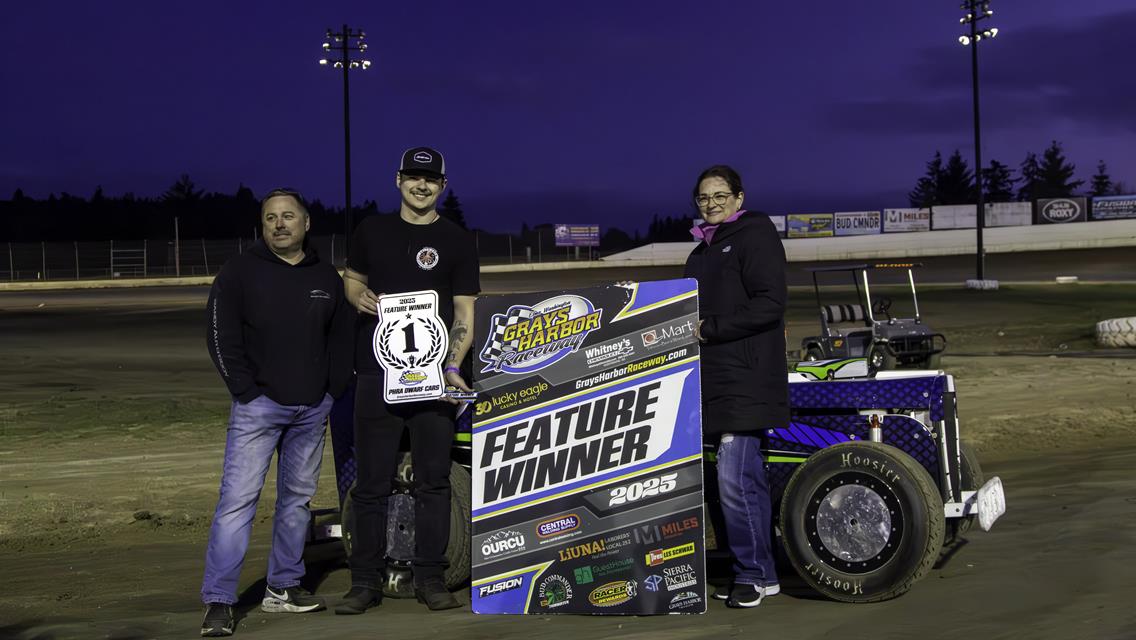 Moore wins an exciting Modified feature at Grays Harbor Raceway