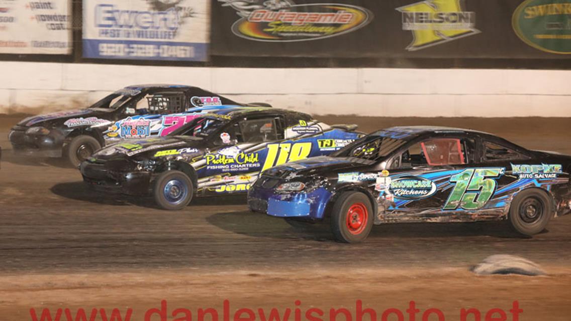 Rookie Cole Czarneski races to his first IMCA Modified win