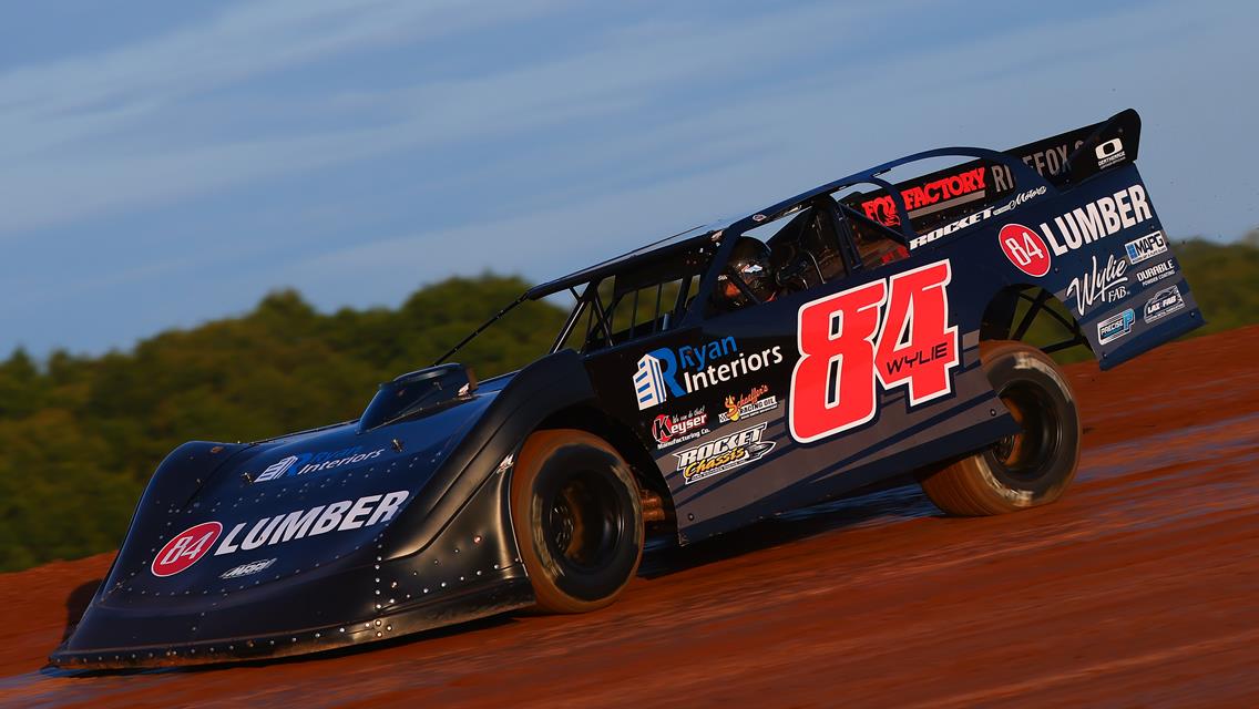 Wylie competes with Castrol Flo Racing Night in America event at Lernerville