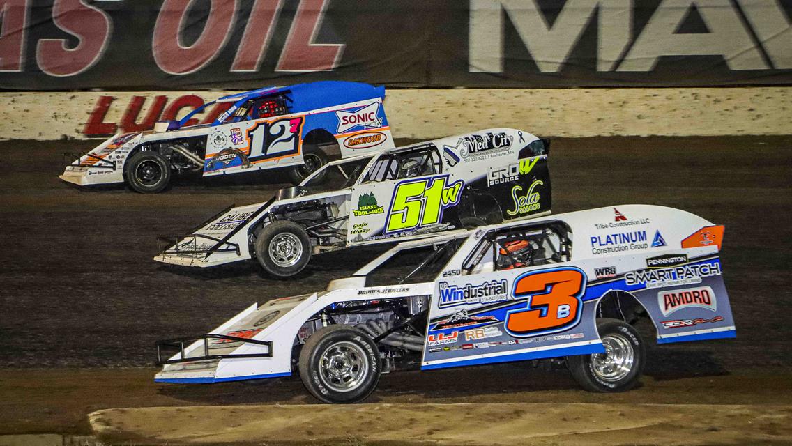 Hot feature battles highlight Night 2 of Summit USRA Nationals at Lucas Oil Speedway