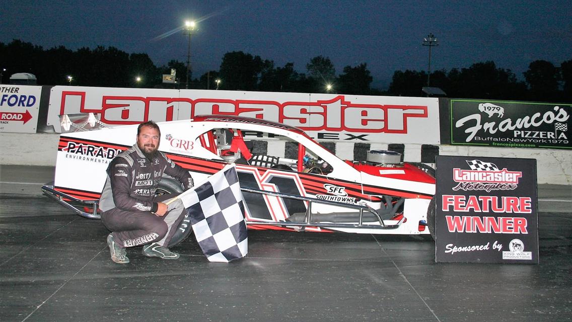 Tony Hanbury Returns to Victory Lane at Lancaster; Hoch and Nova Split Twin 25&#39;s