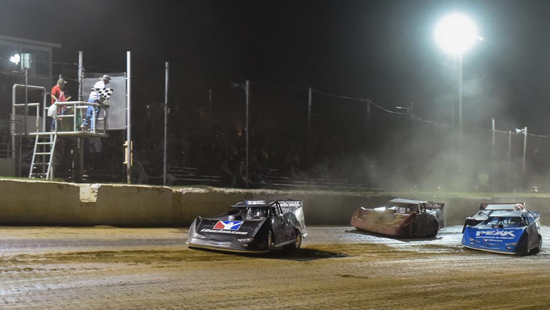 Lanigan Passes O’Neal on the Final Lap to Win at Atomic