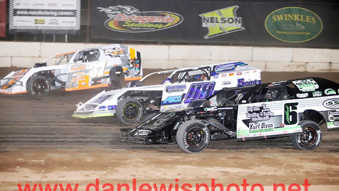 MIKE MULLEN FLIES TO OUTAGAMIE LATE MODEL WIN