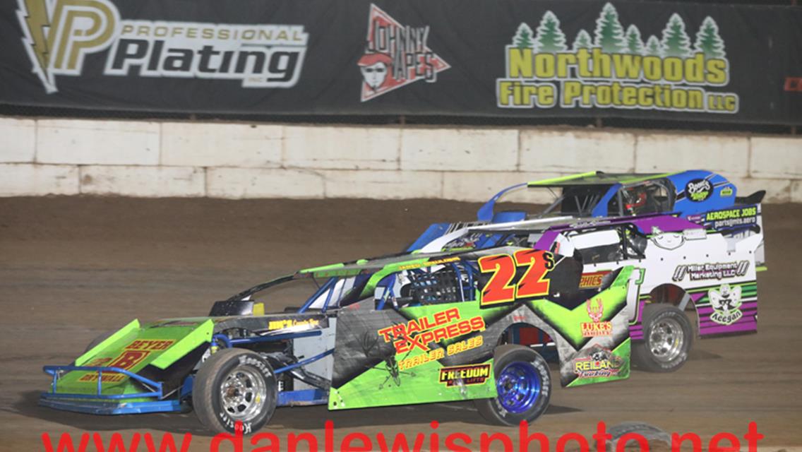SCHEFFLER SAILS TO CAUTION FREE, OUTAGAMIE OPENER LATE MODEL WIN