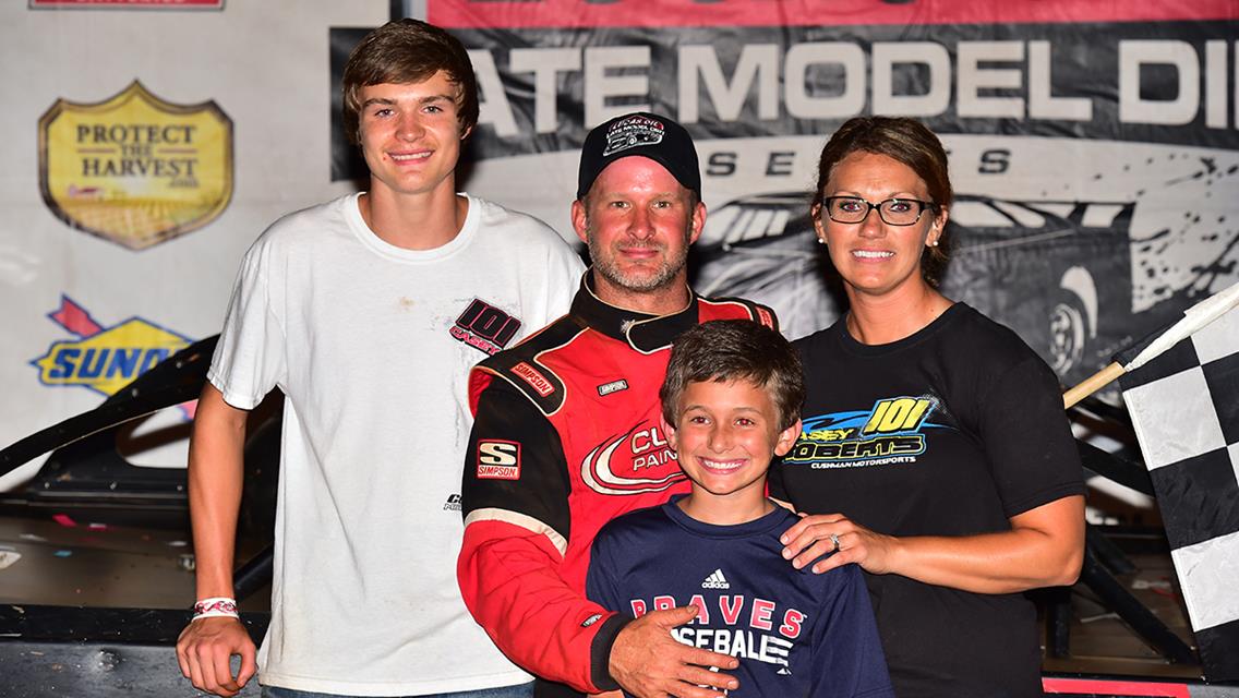 Roberts Wins Thriller in Lucas Oil Ole Smoky Moonshine Classic Saturday Night