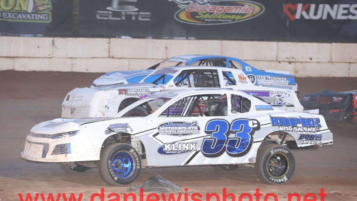 MIKE MULLEN FLIES TO OUTAGAMIE LATE MODEL WIN