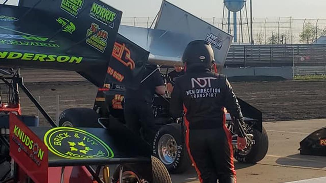 Turning laps at Knoxville Raceway