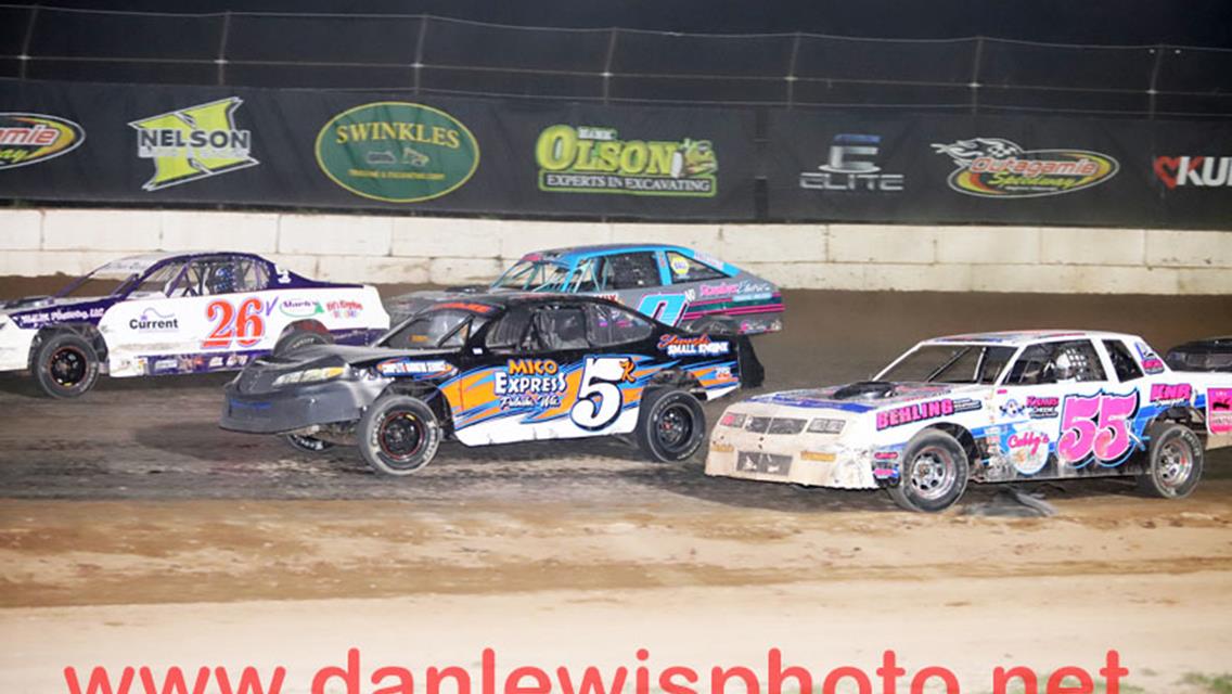 MIKE MULLEN FLIES TO OUTAGAMIE LATE MODEL WIN