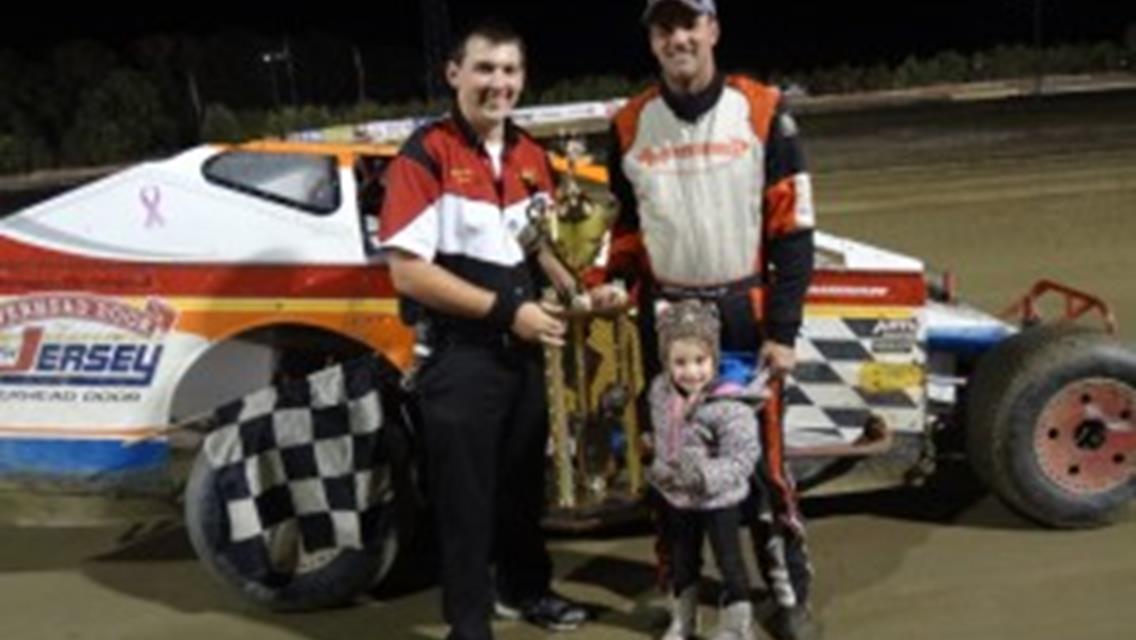 RICHIE PRATT, JR. HOLDS OFF CRAIG VONDOHREN FOR SMALL BLOCK FALL CHAMPIONSHIP WIN