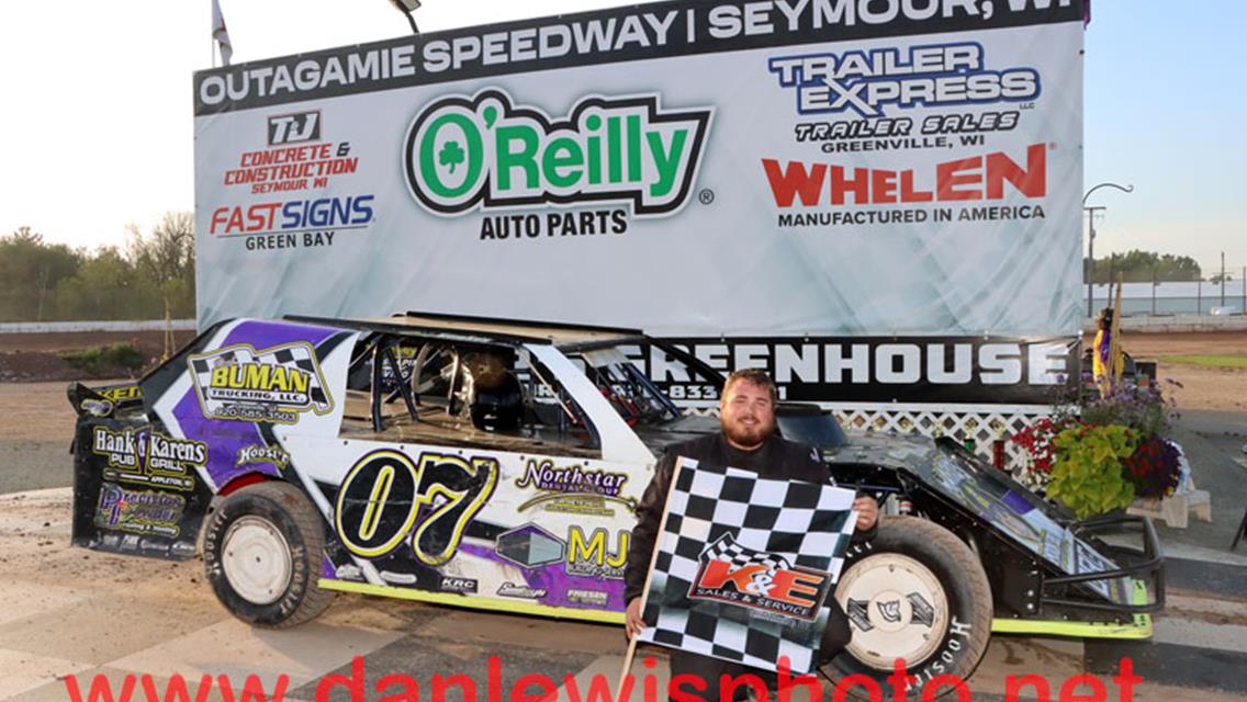 MIKE MULLEN FLIES TO OUTAGAMIE LATE MODEL WIN