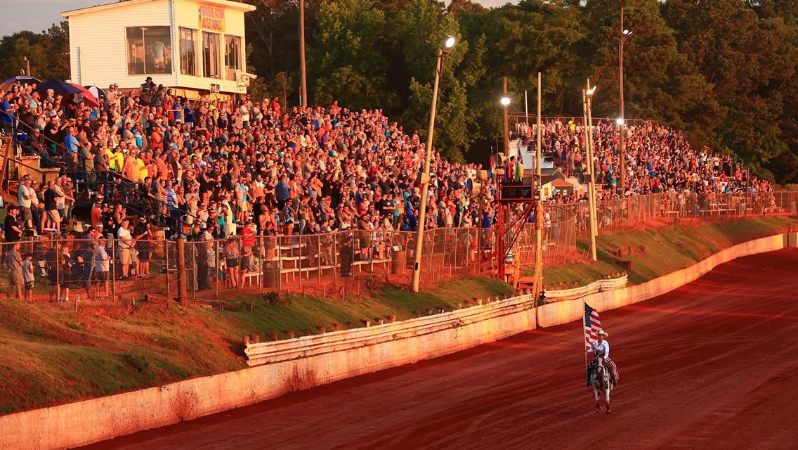 Lancaster Motor Speedway hosts Southern Thunder Super Dirt Series for Red Rose Rumble
