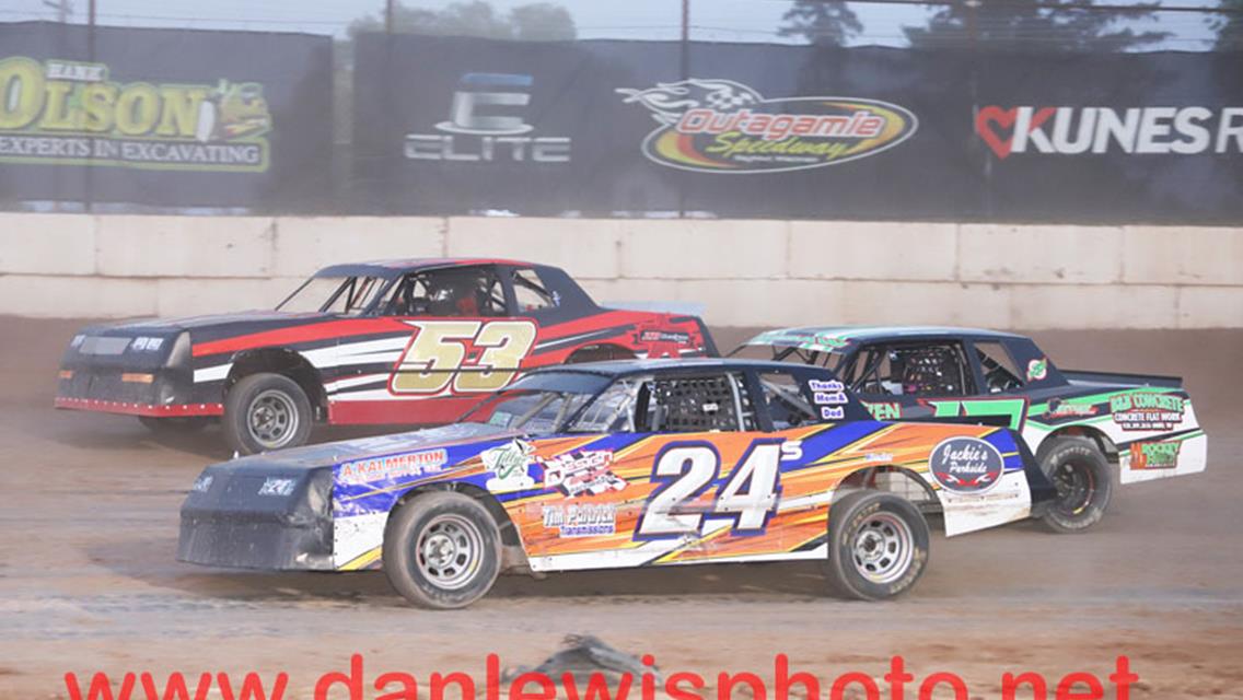 MIKE MULLEN FLIES TO OUTAGAMIE LATE MODEL WIN