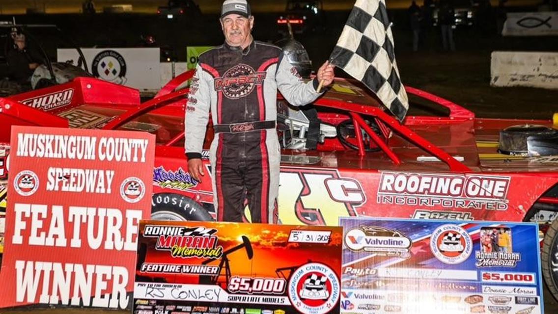 R.J. Conley captures the Ronnie Moran Memorial at Muskingum County Speedway on May 31 (Tyler Carr image)