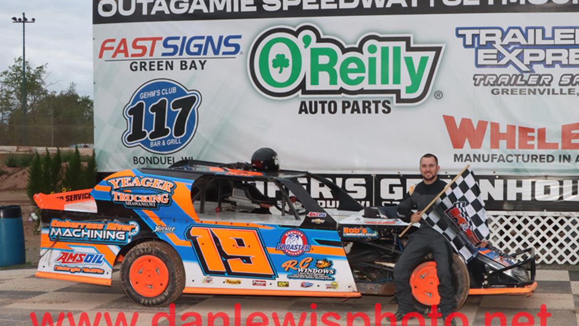 Mullen Doubles Down While Woods, Schmidt, and Booth Nab Fair Checkers