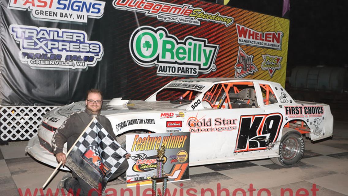 Rookie Cole Czarneski races to his first IMCA Modified win