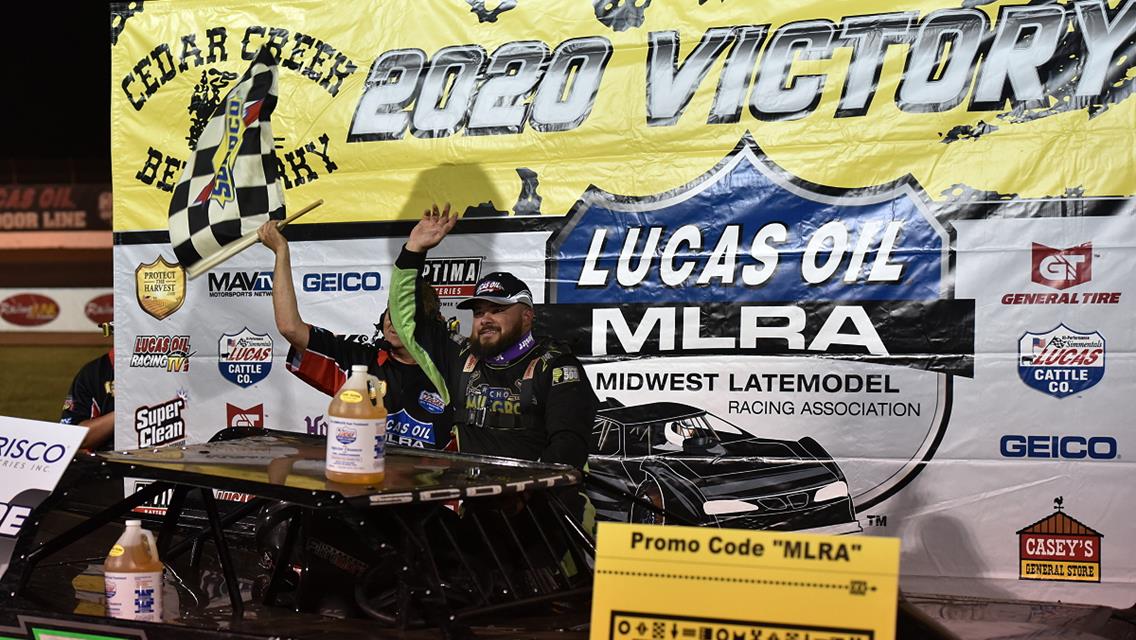 Johnny Scott makes late winning charge at Lucas Oil Speedway