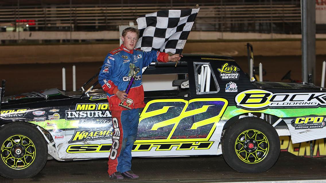 Smith scores first Modified win, Jaennette takes thrilling Stock Car victory