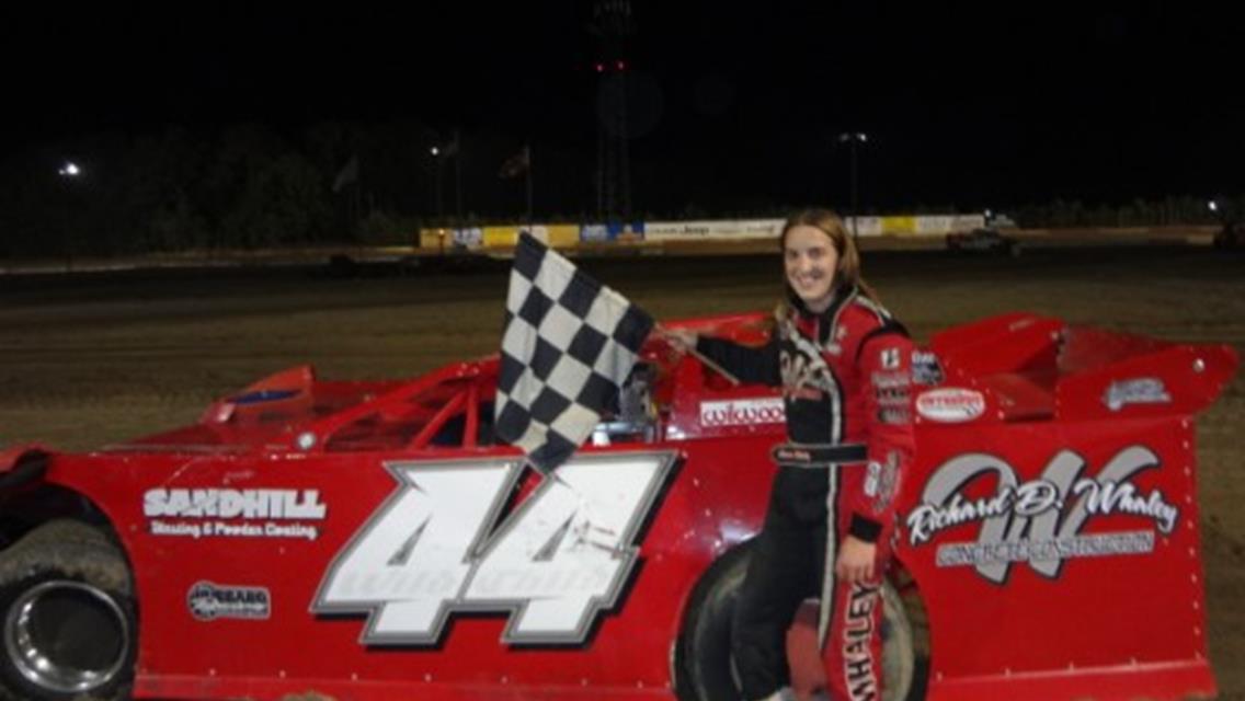 THE â€œWILD CHILDâ€? AMANDA WHALEY TRILLS  DELMARVA FANS WITH FIRST SUPER LATE MODEL WIN