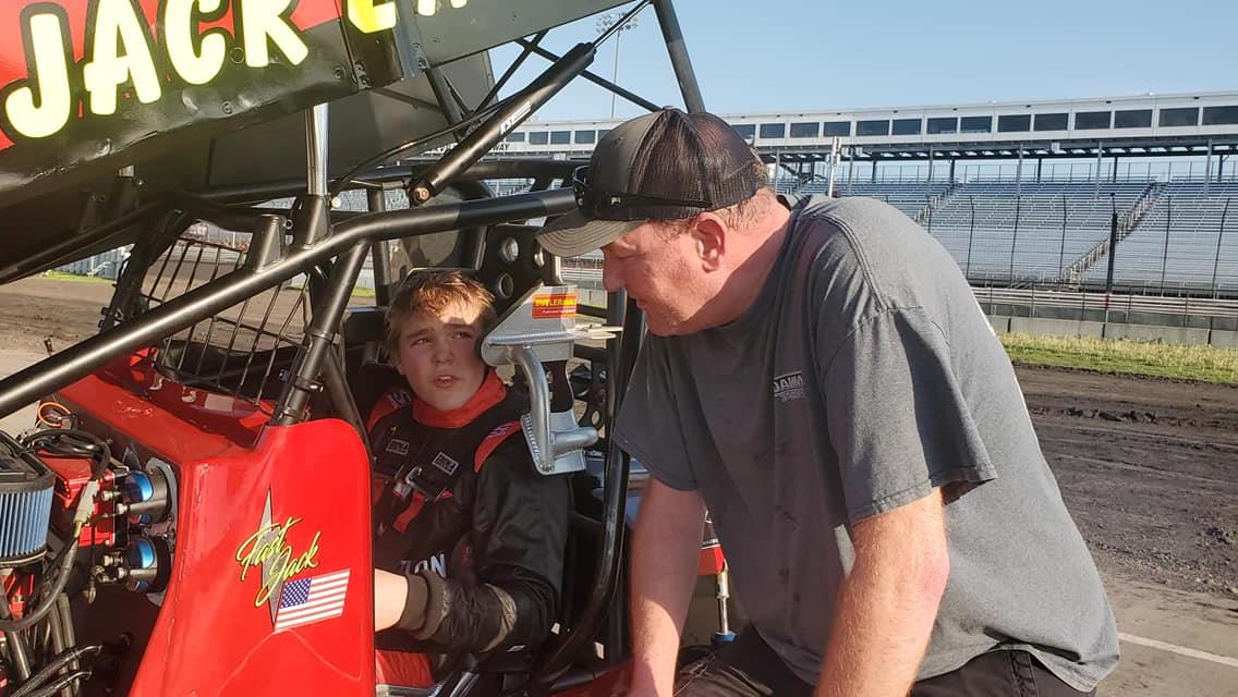 Turning laps at Knoxville Raceway