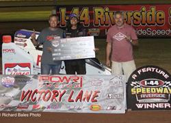 Hoover Goes Wire to Wire to Earn