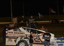 VIGNERI STEALS THE SHOW IN THRILLING LAST-LAP PASS