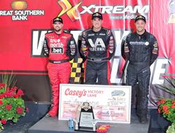 Aaron Reutzel Captures Night One Of The 33rd Annua