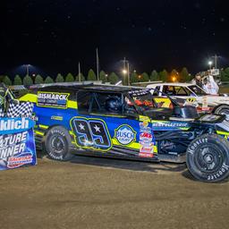 STRAND HOLDS OFF DAHL IN BARN BURNER FINISH