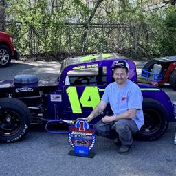 Andrew Harmon Parks it in Fabian/Mt Snow Fuel Victory lane sponsored by the Town of Dover, VT at Hudson Speedway!