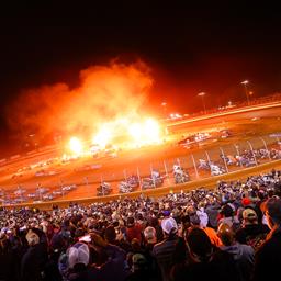 Fans sell out The Dirt Track at Charlotte for World of Outlaws World Finals action!