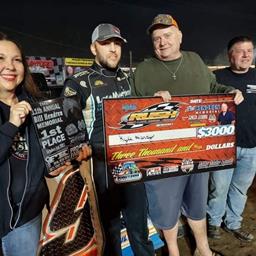 KYLE HARDY OUTDUELS TRACK CHAMP DARYL CHARLIER FOR 1ST PITTSBRUGH WIN WORTH $3000 IN NIGHT 1 OF THE “BILL HENDREN MEMORIAL” FOR FLYNN’S TIRE/BORN2RUN