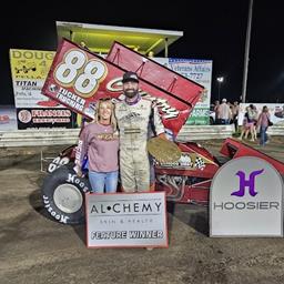 Austin McCarl Recovers Late to Win Sprint Invaders Go at Oskaloosa!