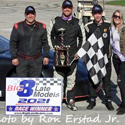 Casey Johnson Wins Big 8 Main Event to open the 2021 Season at Slinger Speedway