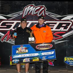 Joel Rust topped the Fast Shafts All-Star Invitational, leading all 30 laps of the Modified feature during the Friday night program at the IMCA Speedway Motors Super Nationals fueled by Casey’s. (Photo by Nick Woolley)