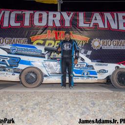 Fito Gallardo races to Modified victory at Vado